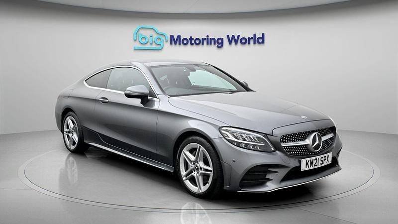 Usado Mercedes C220 AMG line 194 HP (142 kW) 2021 Coupé