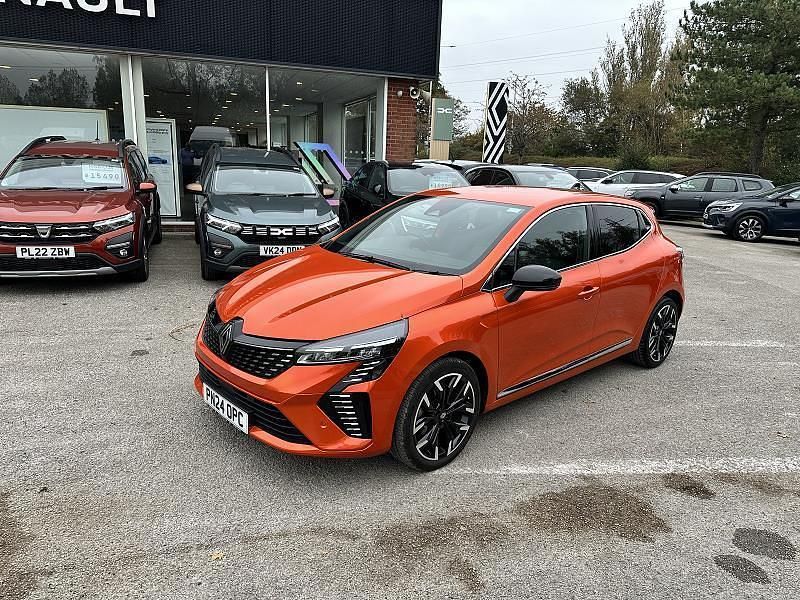 Used Renault Clio V 143 HP (105 kW) 2024 Valencia orange  Hatchback