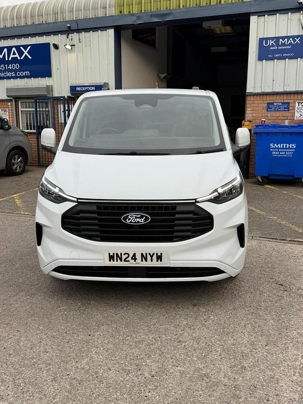 Begagnad Ford Transit Custom Limited 2024 Vit Van