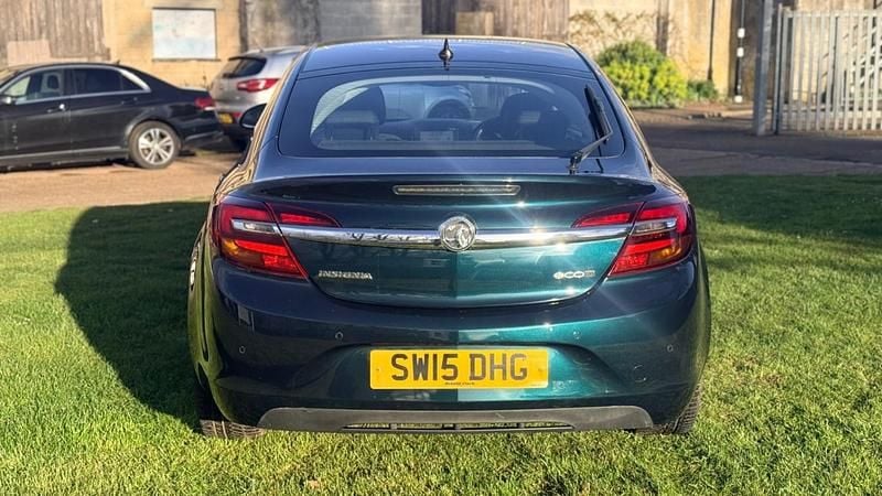 Second-hand Vauxhall Insignia Design Edition 140 CP (102 kW) 2015 Verde Hatchback