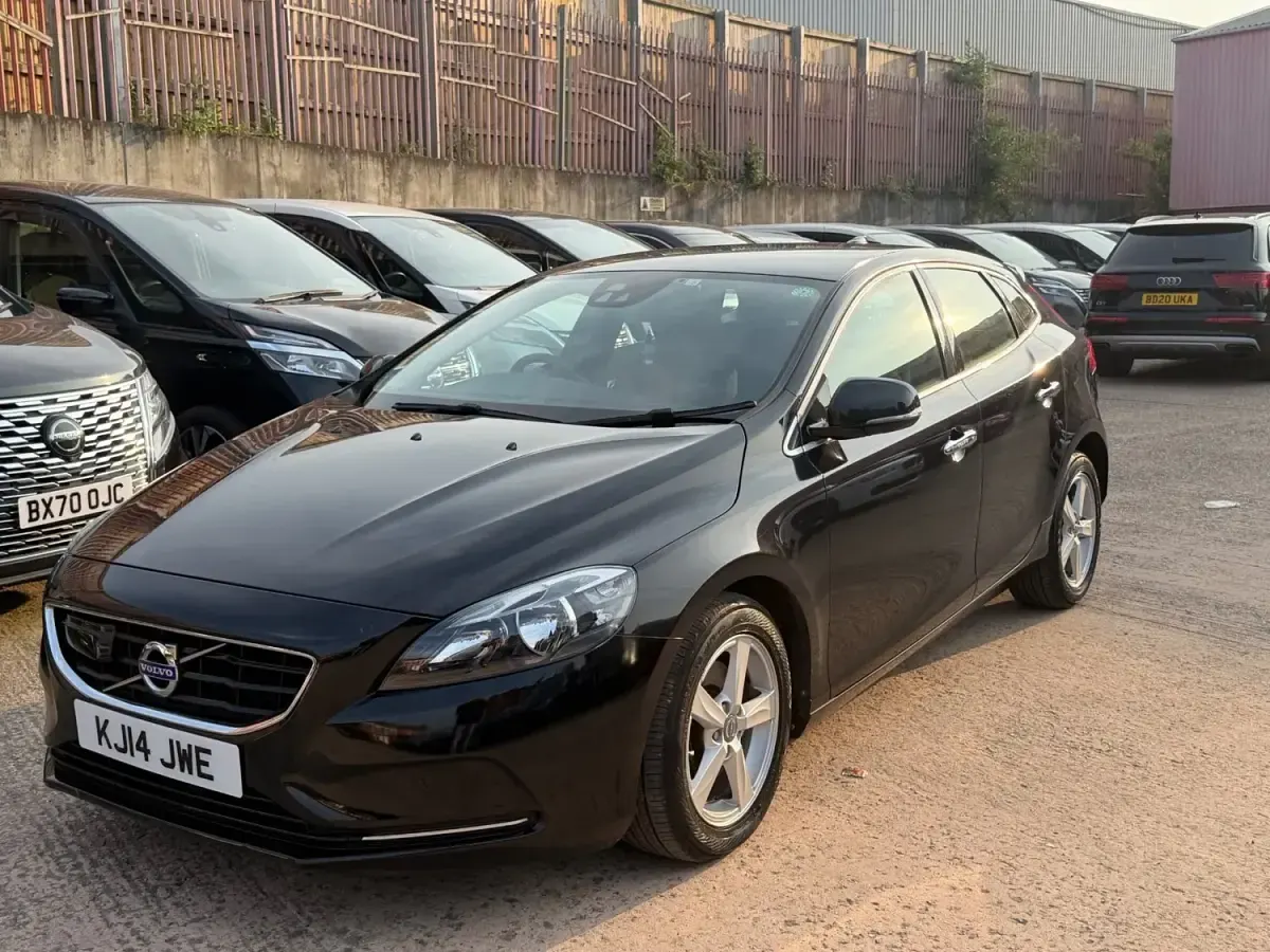 Usado Volvo V40 180 HP (132 kW) 2014 Preto Citadino
