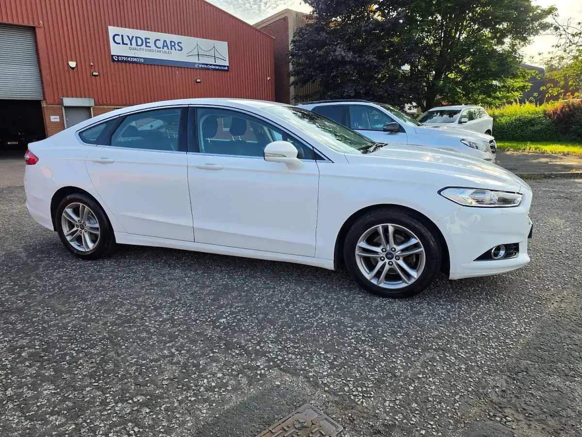 Used Ford Mondeo Titanium 150 HP (110 kW) 2015 White Hatchback
