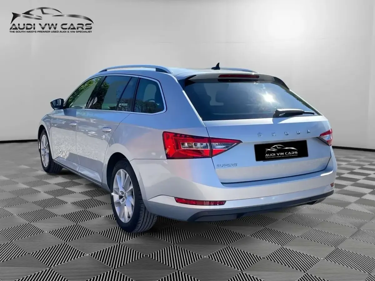 Gebraucht Skoda Superb SE Technology 150 PS (110 kW) 2021 Silber Kombi