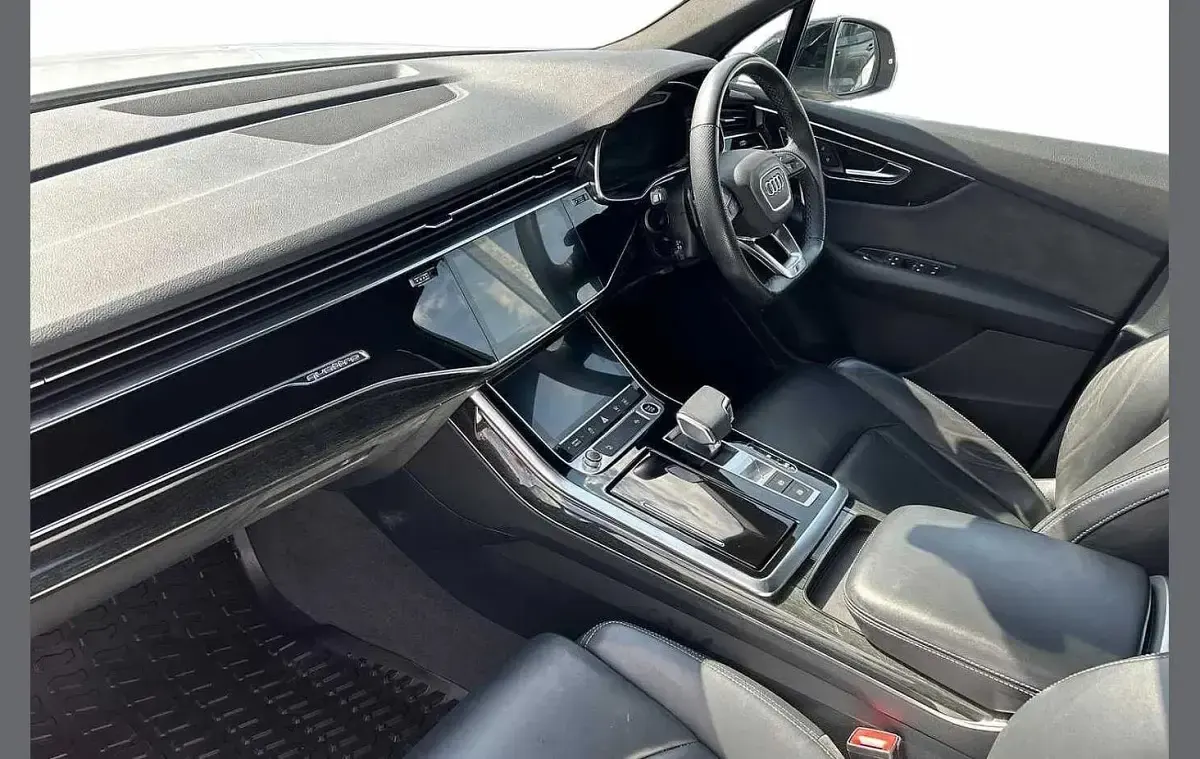 Used Audi Q7 Black Edition 228 HP (167 kW) 2022 White SUV