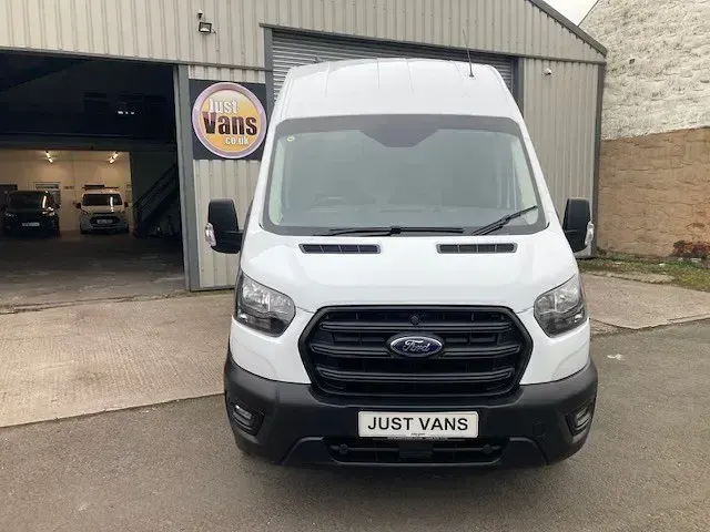 Usado Ford Transit 130 HP (95 kW) 2022 Branco Van