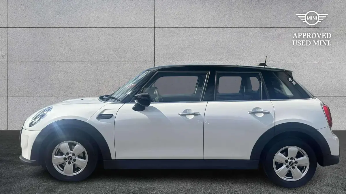 Used Mini Cooper Classic 134 HP (98 kW) 2023 White Hatchback