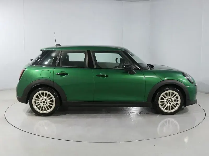 Used Mini Cooper Hatch 113 kW (154 HP) 2025 Green Hatchback