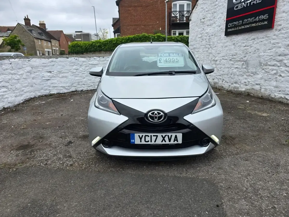 Gebraucht Toyota Aygo X-play 69 PS (50 kW) 2017 Silber Kleinwagen