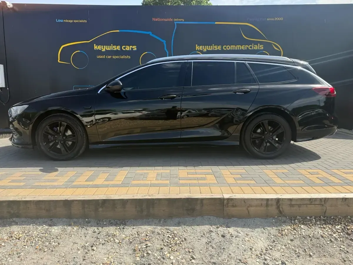Used Vauxhall Insignia SRi 136 HP (100 kW) 2019 Black Hatchback