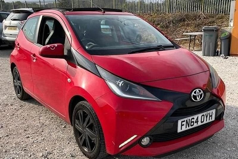 Red Used 2015 Toyota Aygo x-press Hatchback | £4,190 (Fair price) - Image 1/1
