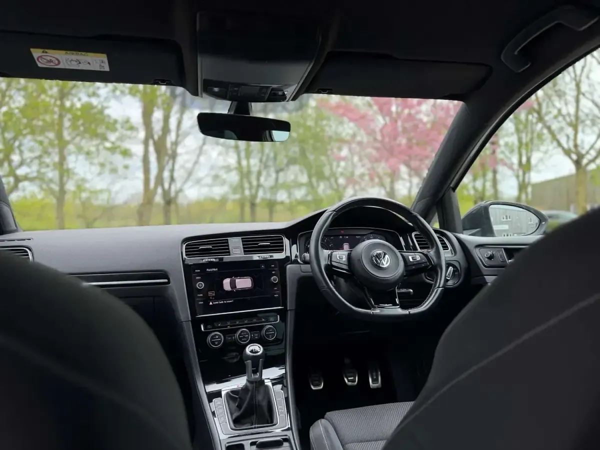 Second-hand VW Golf VII R 310 CP (228 kW) 2018 Alb Hatchback
