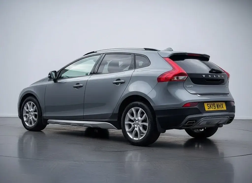 Used Volvo V40 Plus 152 HP (111 kW) 2019 Grey Hatchback