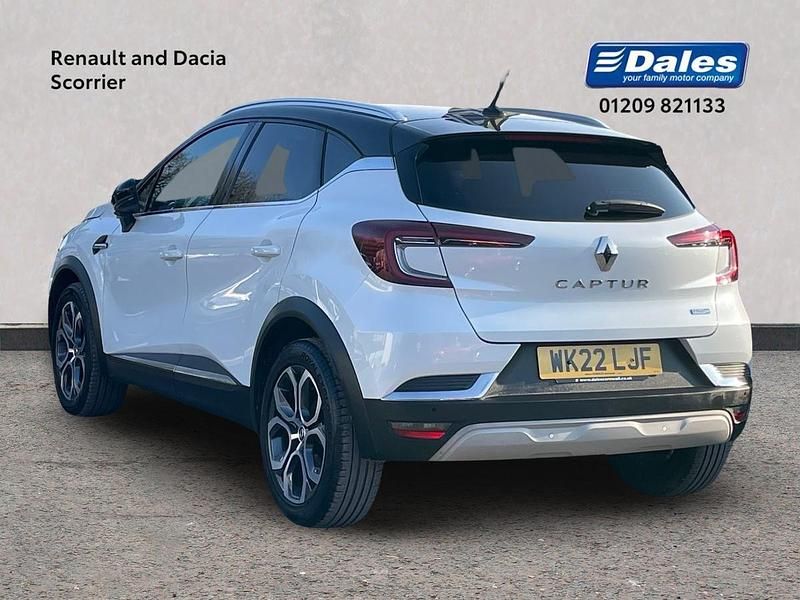 Used Renault Captur SE 143 HP (105 kW) 2022 White/black SUV