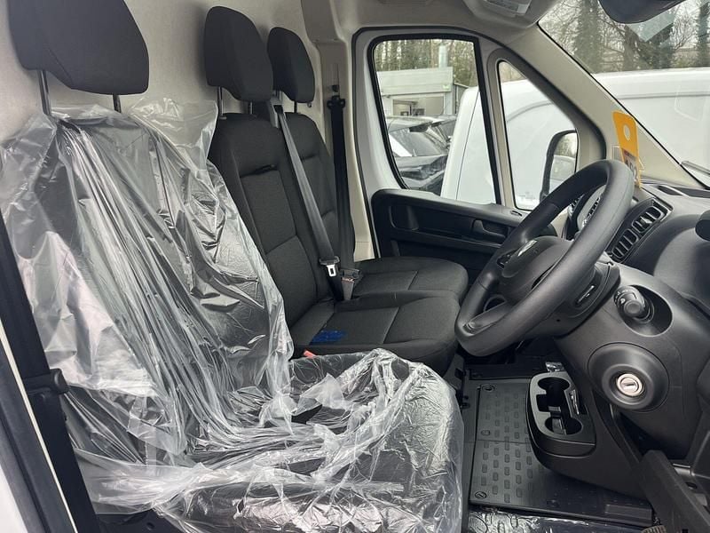 New Vauxhall Movano S 140 HP (102 kW) 2026 Kaolin white