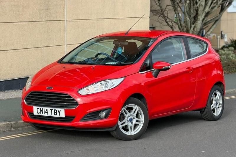 Used Ford Fiesta Zetec 80 HP (58 kW) 2014 Red Hatchback
