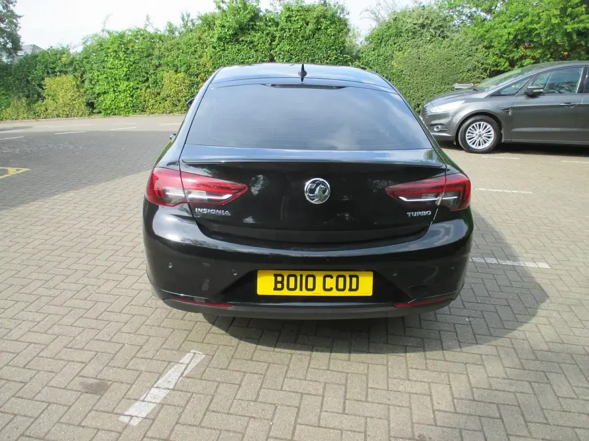 Used Vauxhall Insignia SRi 165 HP (121 kW) 2019 Black Hatchback