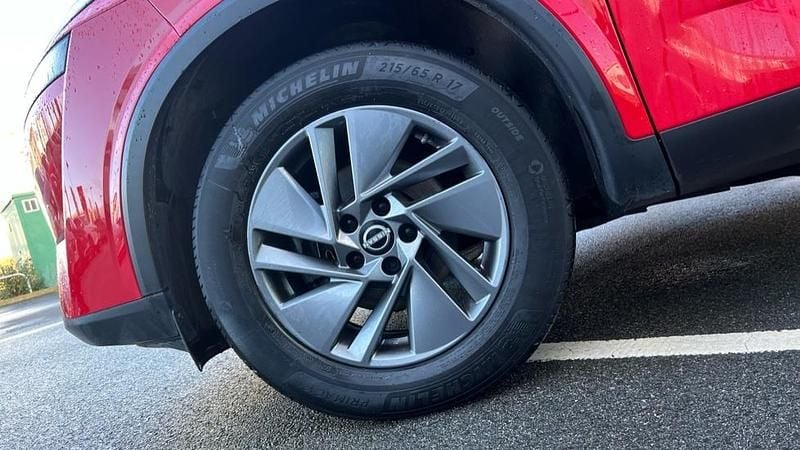 Used Nissan Qashqai Acenta Premium 158 HP (116 kW) 2022 Red SUV