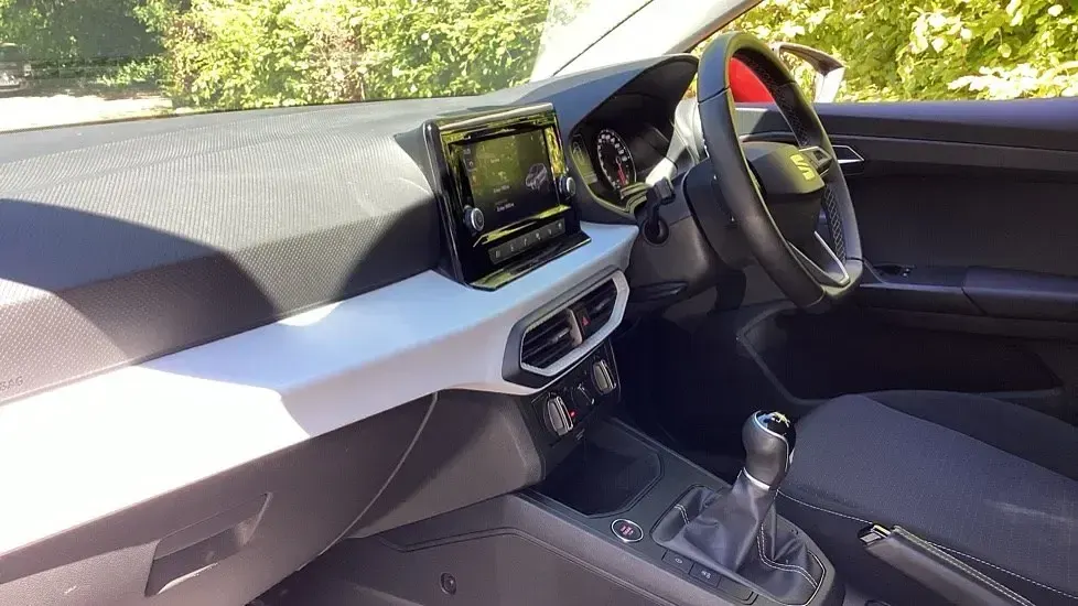 Usado Seat Ibiza SE 2022 Rojo Utilitario