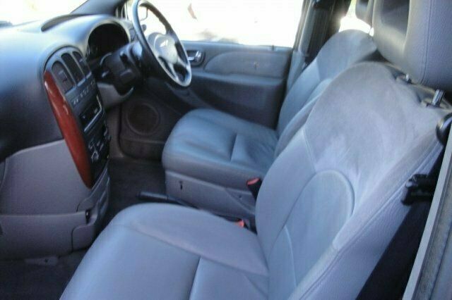 Used Chrysler Voyager 148 HP (108 kW) 2005 MPV