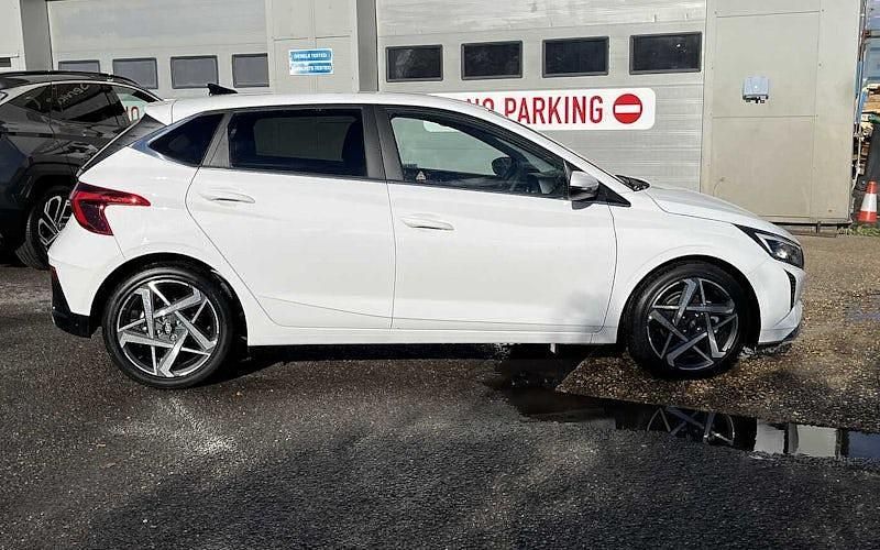 New Hyundai i20 Premium 101 HP (74 kW) 2025 White Hatchback
