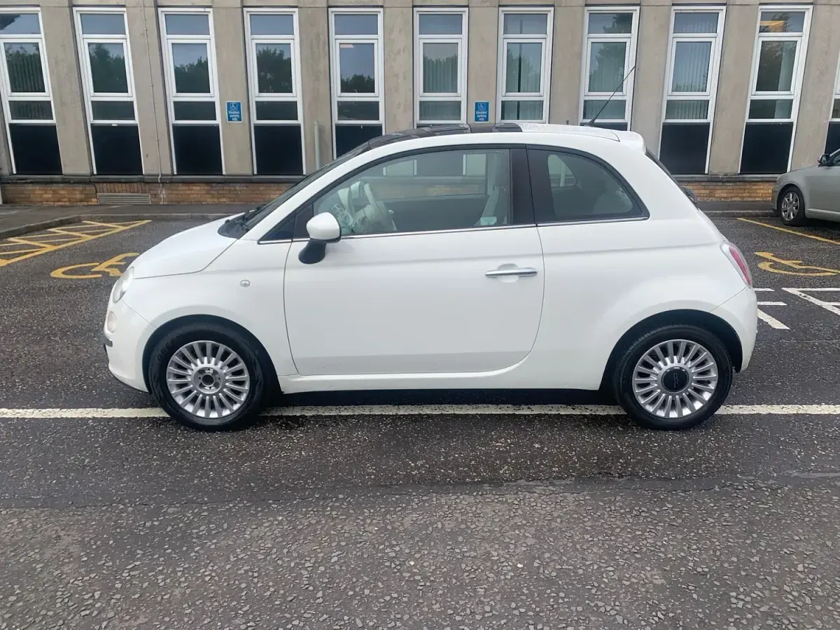 Used Fiat 500 Lounge 69 HP (50 kW) 2011 White Hatchback