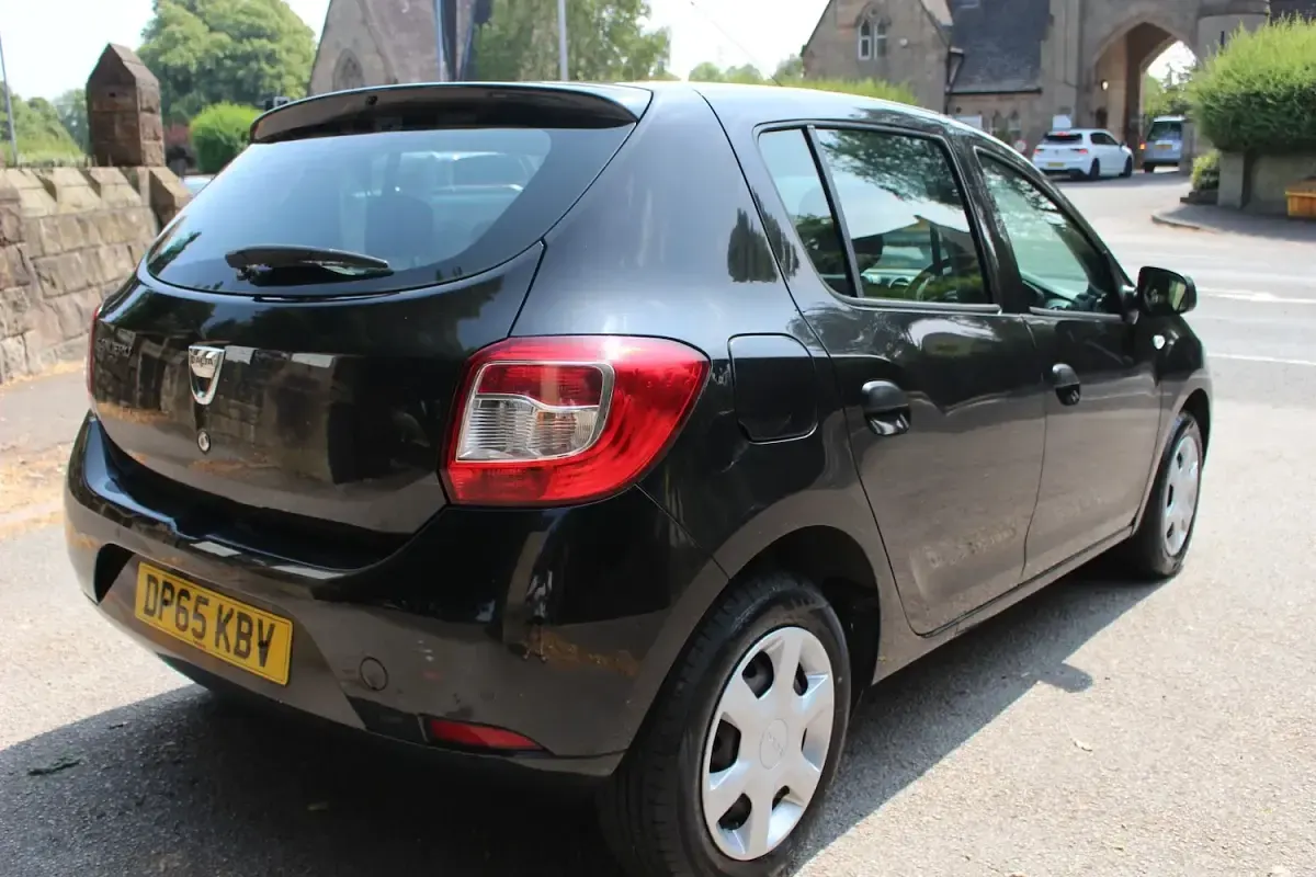 Used Dacia Sandero Ambiance 90 HP (66 kW) 2015 Black Hatchback