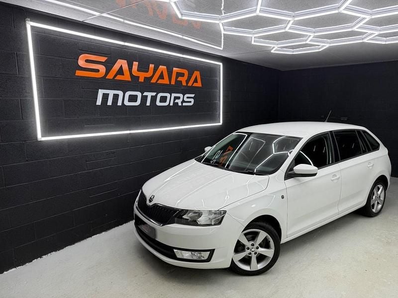 White Used 2015 Skoda Rapid SE Hatchback | £6,695 (Fair price) - Image 1/4