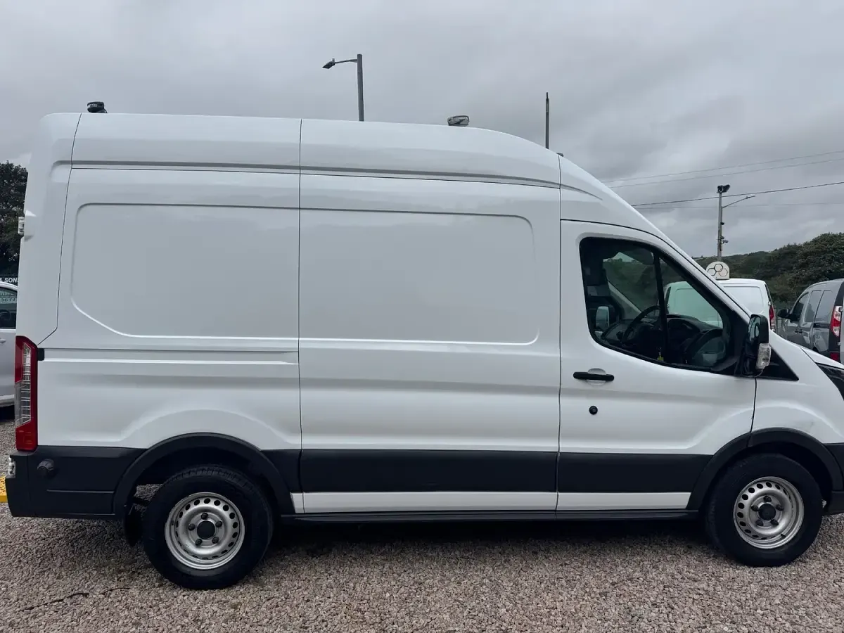 Used Ford Transit 130 HP (95 kW) 2018 White Van