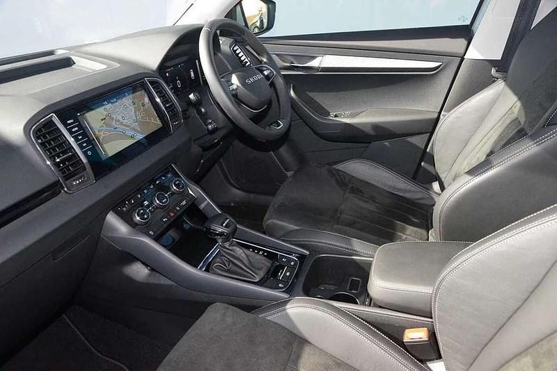 Used Skoda Karoq SE L 150 HP (110 kW) 2025 Brilliant silver metallic SUV