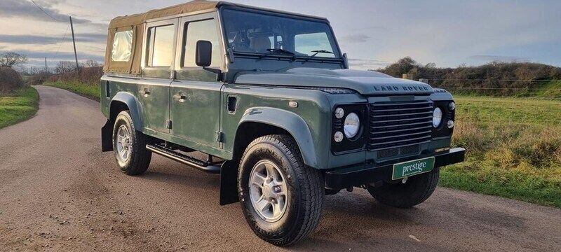 Used Land Rover Defender 122 HP (89 kW) 2010 Green SUV