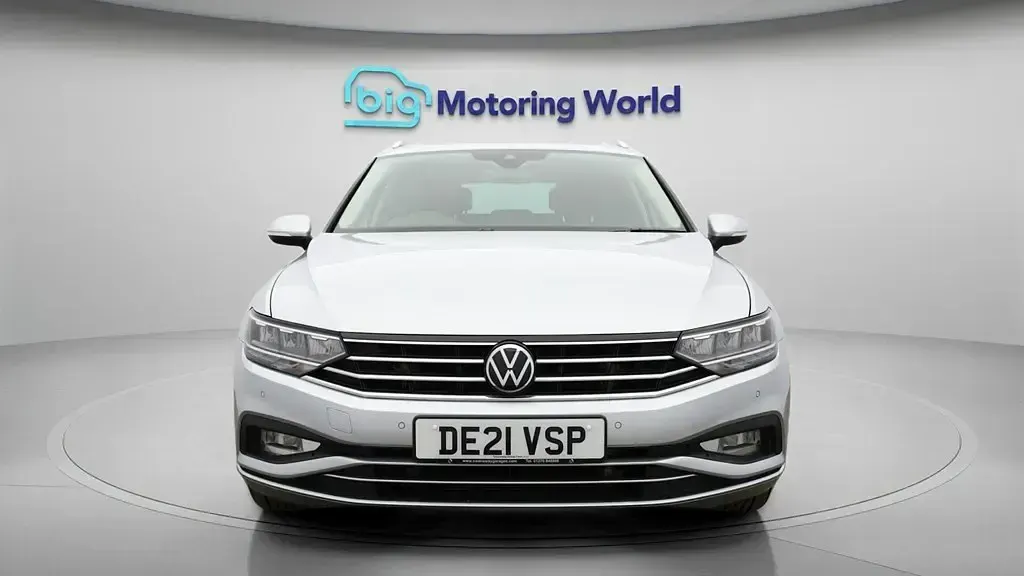 Begagnad VW Passat SEL 150 HK (110 kW) 2021 Silver Kombi