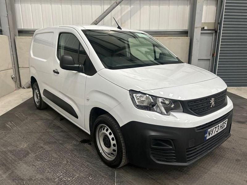 Used Peugeot Partner Premium 100 HP (73 kW) 2023 White MPV