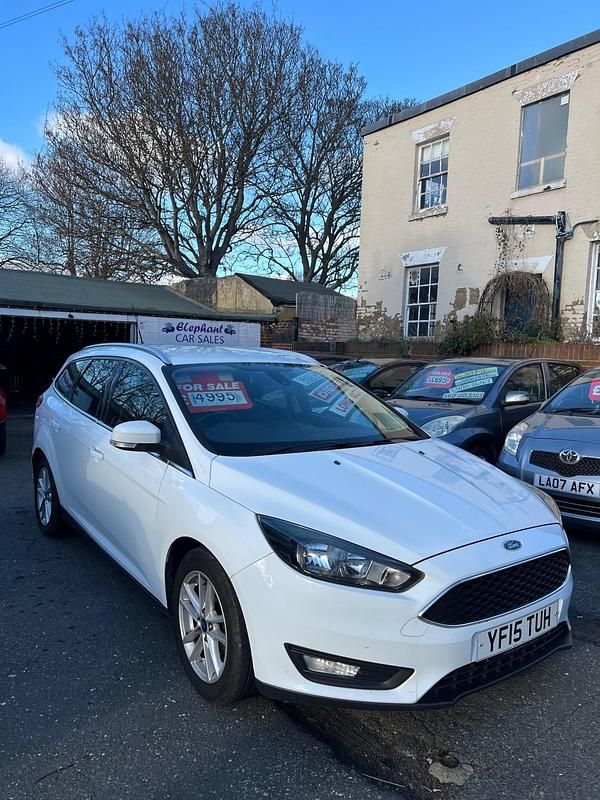 Used Ford Focus Zetec 120 HP (88 kW) 2015 White Estate