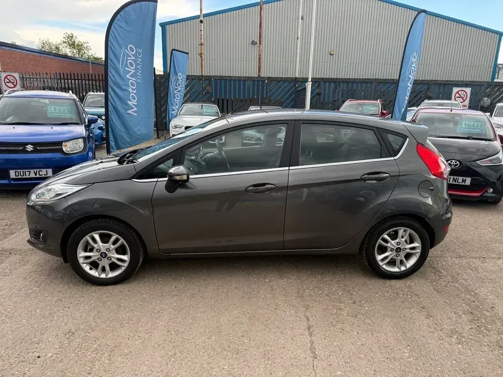 Used Ford Fiesta Zetec 82 HP (60 kW) 2016 Grey Hatchback