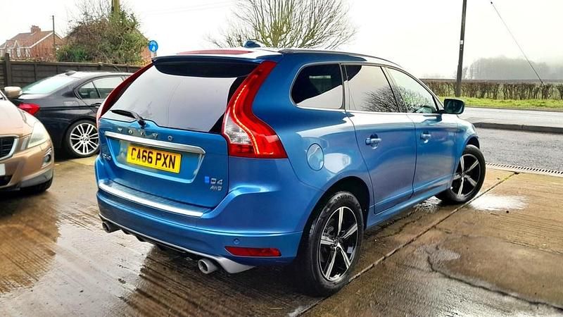 Used Volvo XC60 R-Design 190 HP (139 kW) 2017 Blue SUV