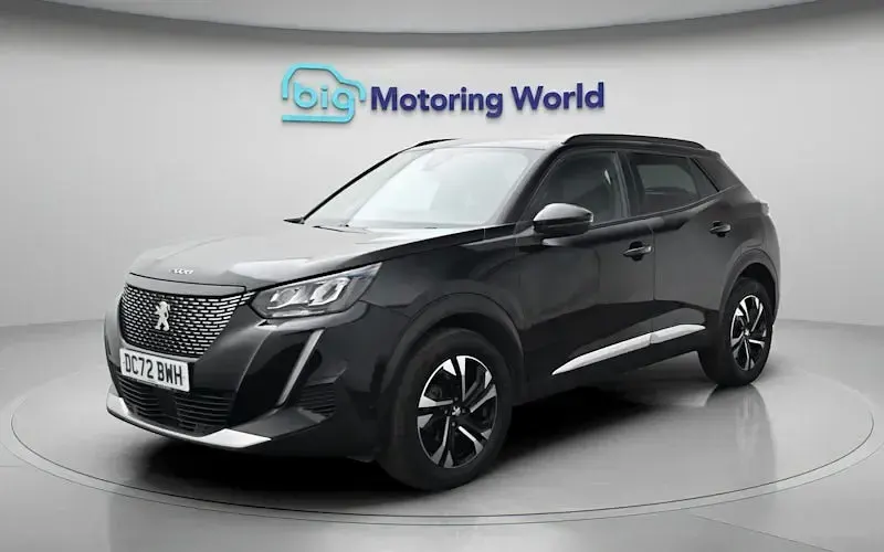 Begagnad Peugeot 2008 Allure+ 131 HK (96 kW) 2023 Svart SUV