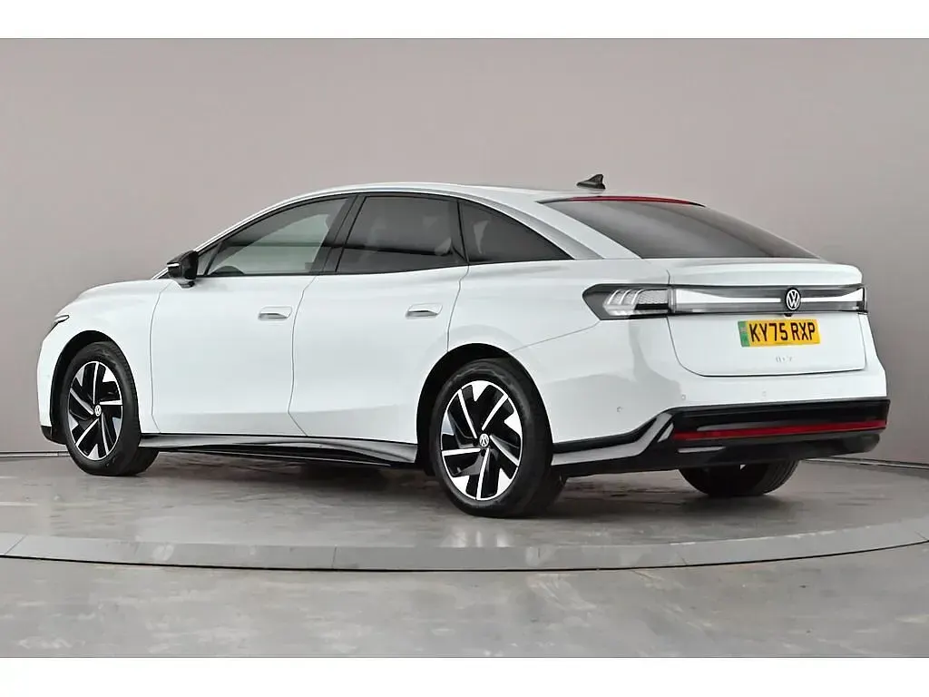 Used VW ID.7 Pro 210 kW (286 HP) 2025 White Hatchback