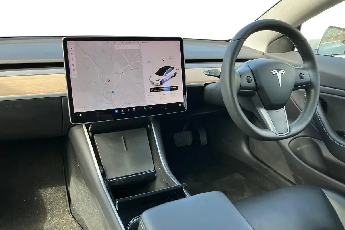 Used Tesla Model 3 Long Range AWD 77 kW (106 HP) 2019 White Sedan
