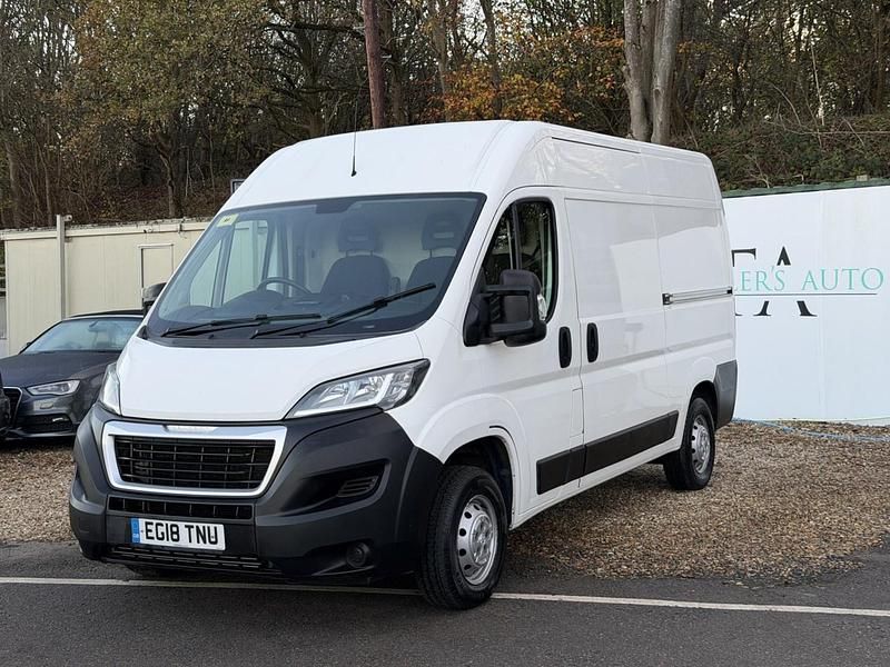 White Used 2018 Peugeot Boxer Van | £8,950 (Fair price) - Image 1/4