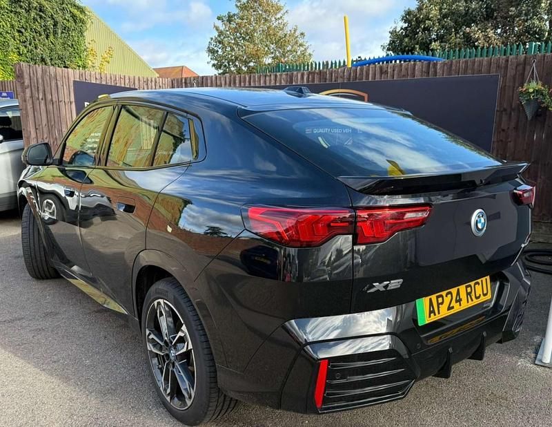Usado BMW iX2 M Sport 150 kW (204 HP) 2024 Preto SUV