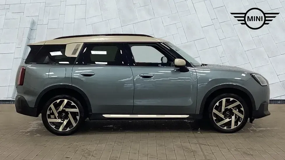 Used Mini Countryman 168 HP (123 kW) 2025 Green SUV