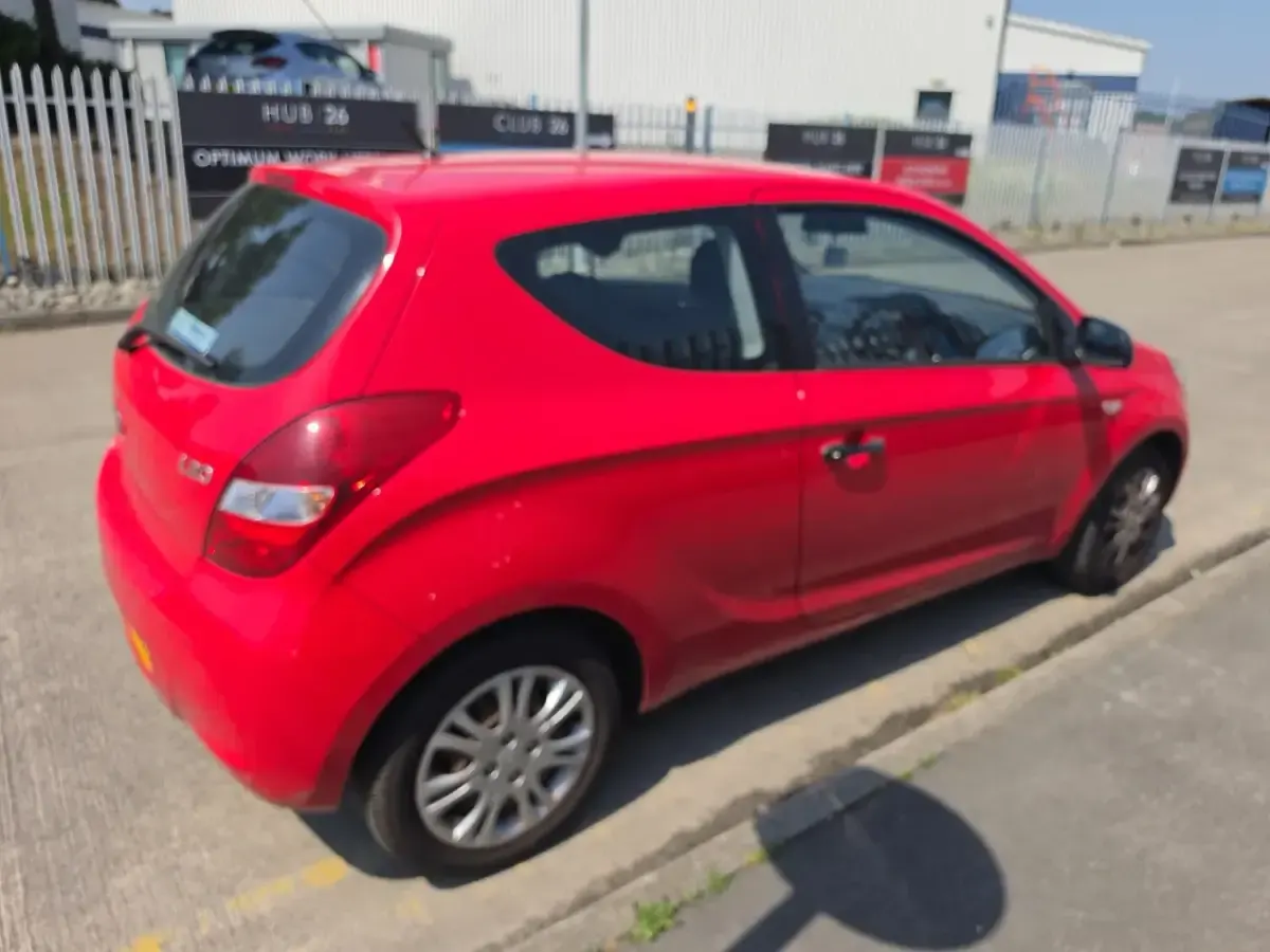 Used Hyundai i20 Classic 78 HP (57 kW) 2009 Red Hatchback