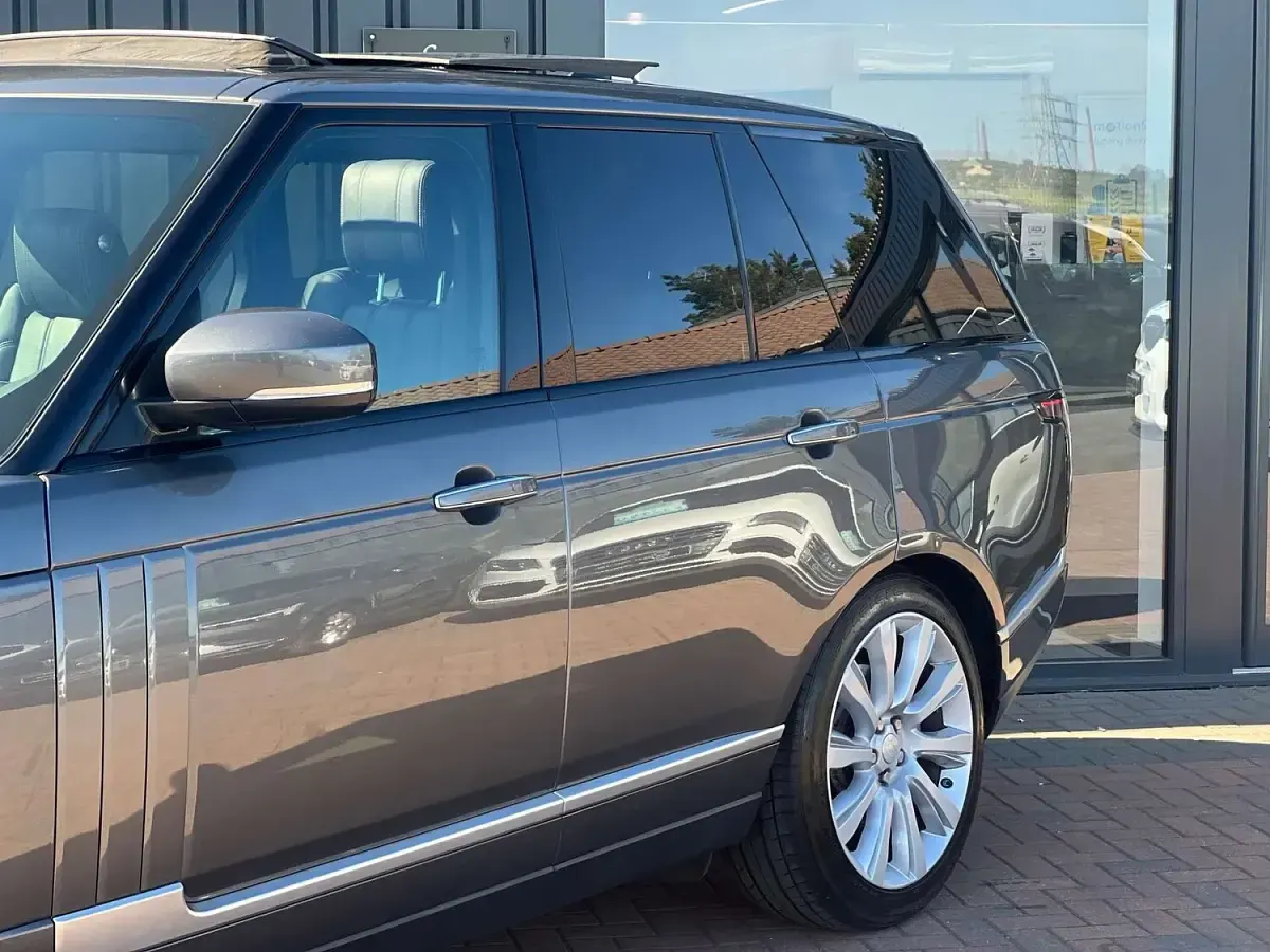 Used Land Rover Range Rover Vogue SE 306 HP (225 kW) 2018 Grey SUV
