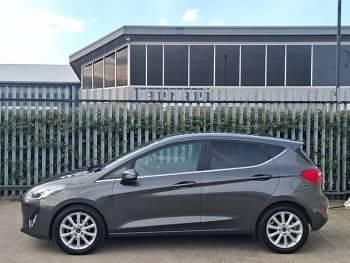 Used Ford Fiesta Titanium 100 HP (73 kW) 2018 Grey Hatchback