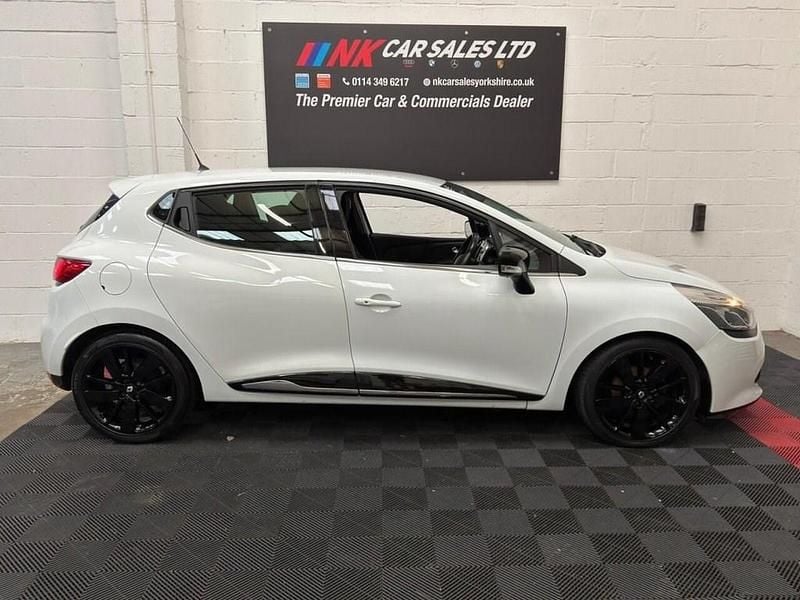 Used Renault Clio IV Dynamique 90 HP (66 kW) 2016 White Hatchback