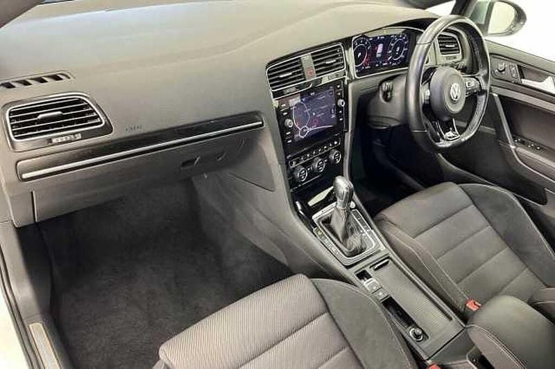 Used VW Golf VII R 300 HP (220 kW) 2019 Oryx white Hatchback