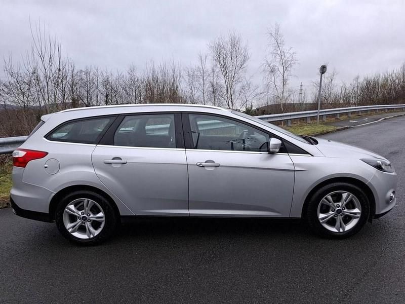 Used Ford Focus Zetec 125 HP (91 kW) 2013 Silver Estate