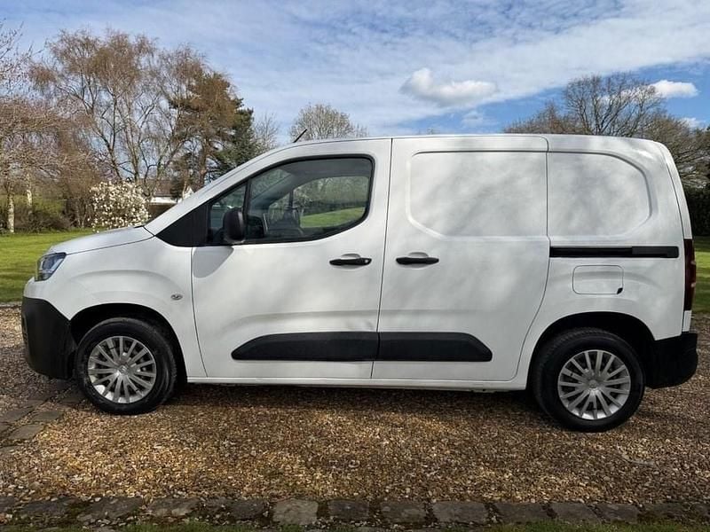 Used Citroën Berlingo Start 75 HP (55 kW) 2020 White MPV