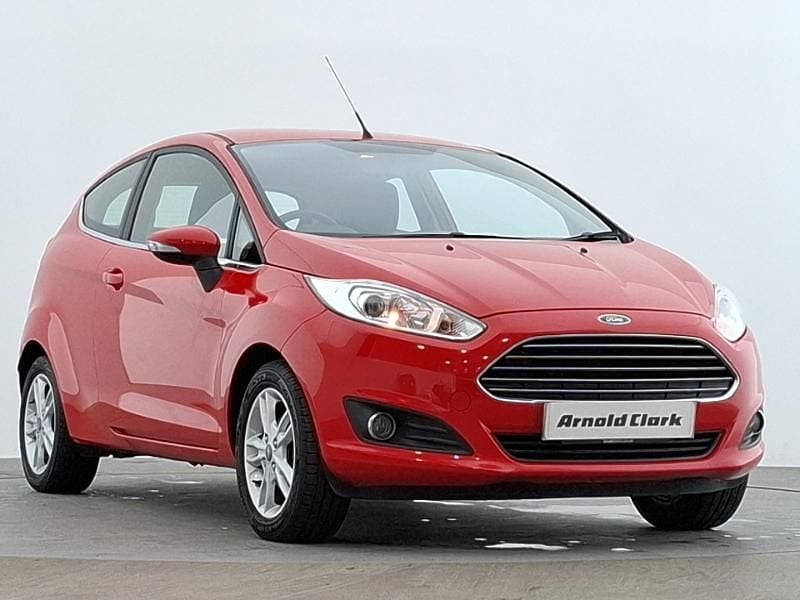 Used Ford Fiesta Zetec 82 HP (60 kW) 2014 Red Hatchback
