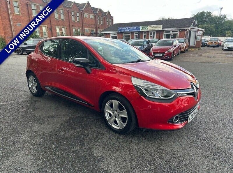 Red Used 2015 Renault Clio IV Dynamique Hatchback | £6,795 (Fair price) - Image 1/4